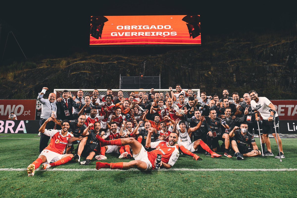 SCBragaOficial's tweet photo. Quem ficou no 3.º lugar que se acuse 🤟😎

#LigaNOS https://t.co/yZbhvIbHfj
