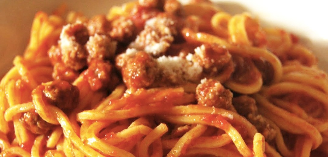 Pasta alla chitarra with pallottine is a typical dish from Abruzzo - it's egg-based pasta with small meatballs (not to be confused with the big kind you'd find in italo-american restaurants) and tomato sauce. Looks inviting, doesn't it? 14/?