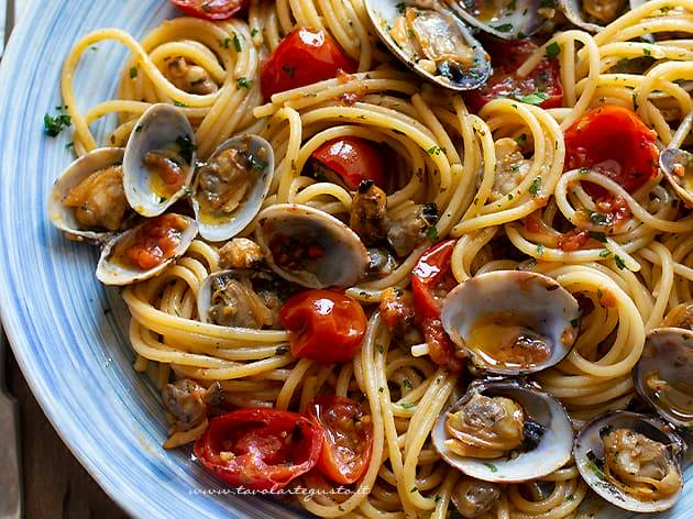 Campania is the region most famous for pizza, but pasta goes strong there too. A typical pasta dish from Naples are spaghetti with clams, which is... basically self-explanatory. They look pretty but are my nemesis coz I hate clams 16/?