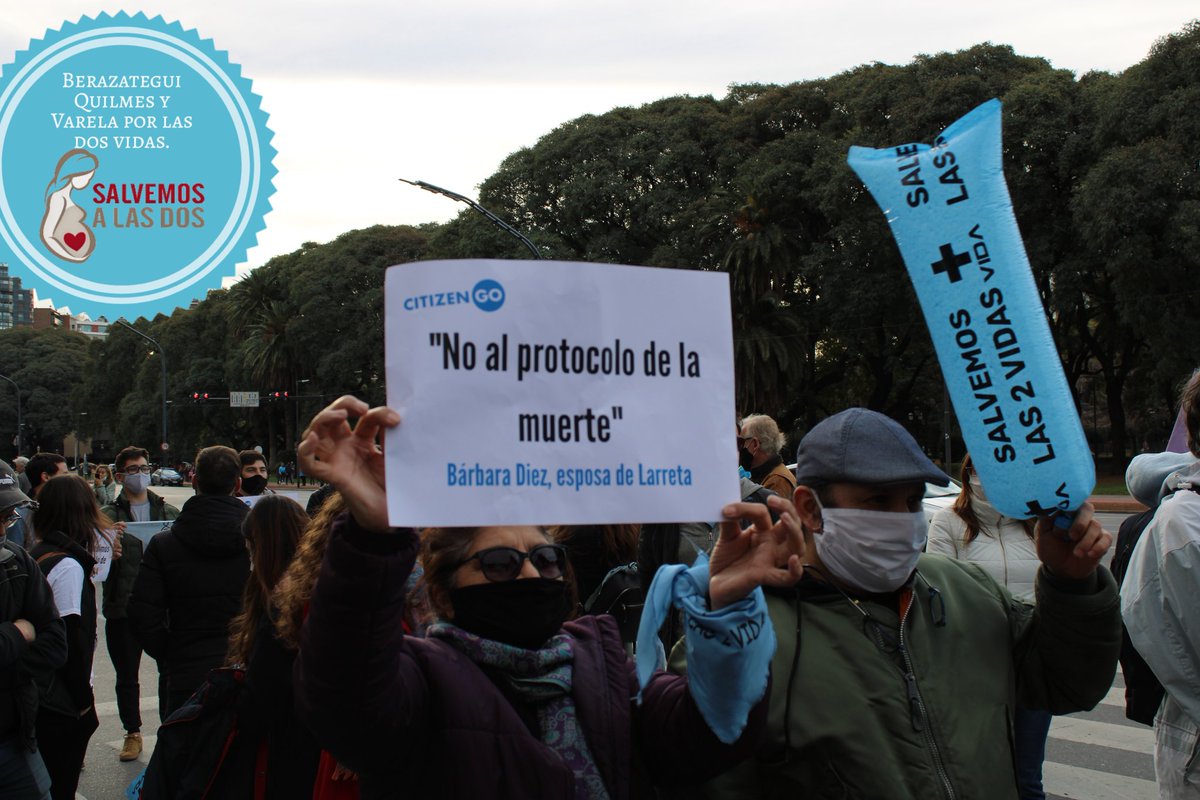 Surporlas2vidas's tweet photo. Dijimos #SiHayAbortoYoSalgo y lo cumplimos!!!
La ola celeste volvió a las calles.
#LarretaVetaloYA
#ProtocolosGenocidas https://t.co/M77airGGUh