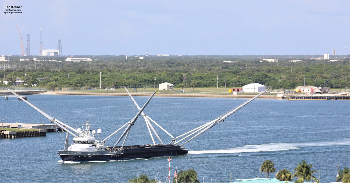 ken_kremer's tweet photo. #SpaceX fairing catch ship #GoMsTree arrived back from sea trials 430PM ET @PortCanaveral! Sequence shows arriv into channel passing GamblingShip, @blueorigin pad36 & pad46 above. Then pass #GoMsChief & #Falcon9 booster #AnasisII launch. All 4 legs remain down. No leg work today https://t.co/Og4ED7YyHi