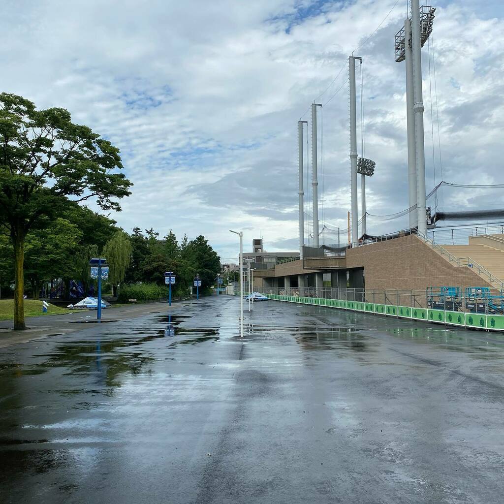 dddeco's tweet photo. ⚽🚴🏼‍♂️💨のんびり日曜日🚶🏻‍♂フロンパークめちゃ広いー✌🏼💨 #frontale #フロンターレ #川崎フロンターレ #jleague #Jリーグ #🐬⚽️ #j撮り #kawasakifrontale #等々力陸上競技場 https://t.co/EIqcHdcMvC https://t.co/D9FtpEuVfe