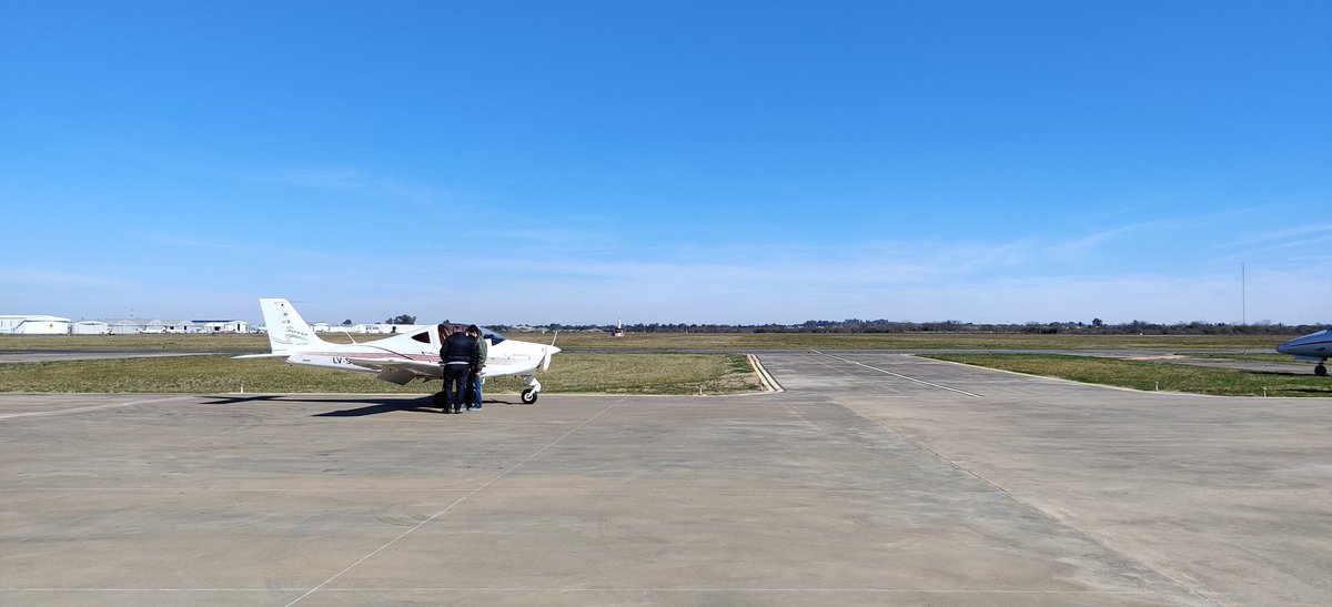 golmatt's tweet photo. Y un día, finalmente recuperé las alas que me quitó la cuarentena, y que bien que se siente estar en el aire de nuevo! Les juro que estoy sonriendo, aunque el tapaboca no permita verlo... #p2002s #avgeek https://t.co/9L5AZLptPm