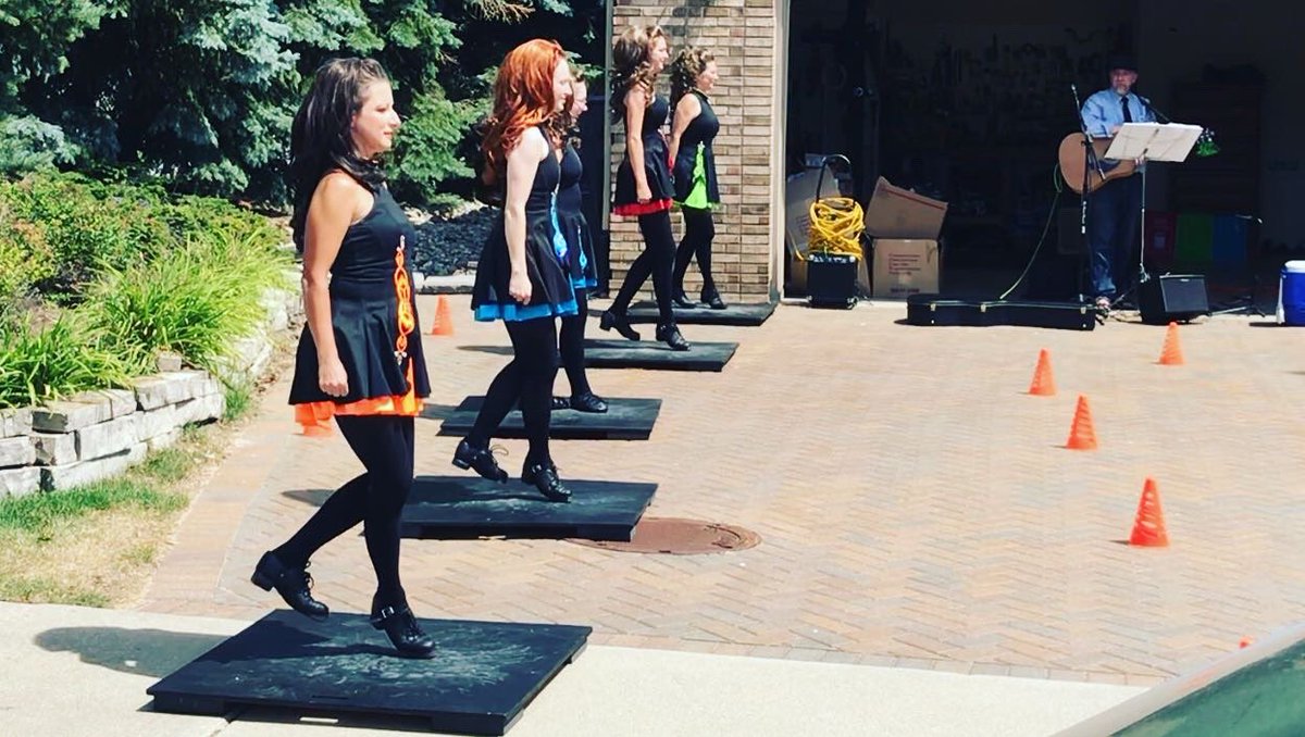motorcityirishd's tweet photo. We were so incredibly honored to be asked to perform for the wake of a very sweet woman. RIP, sweet Sandy! ❤️🙏🏼☘️

#irish #wake #irishdance #puremichigan #michigan #miirish #dance #masks #socialdistancing #covid19 #rochesterhills #rochestermichigan #detroit #detroitirish https://t.co/UihswnG1Op