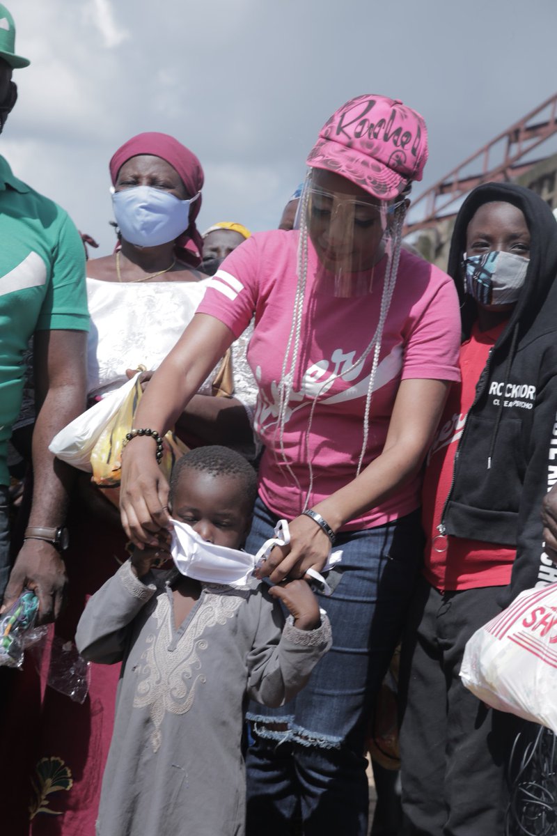 RacheltheP's tweet photo. At Ungwan Gwari, It was an honor and privilege to hand to the children face masks and put it on their faces explaining to them how to care for themselves during this covid-19 pandemic. 

Rachel the PIPER FOUNDATION carry out marathon covid-19 outreaches. https://t.co/g74bhXstD4 https://t.co/HPvTKZTrJW