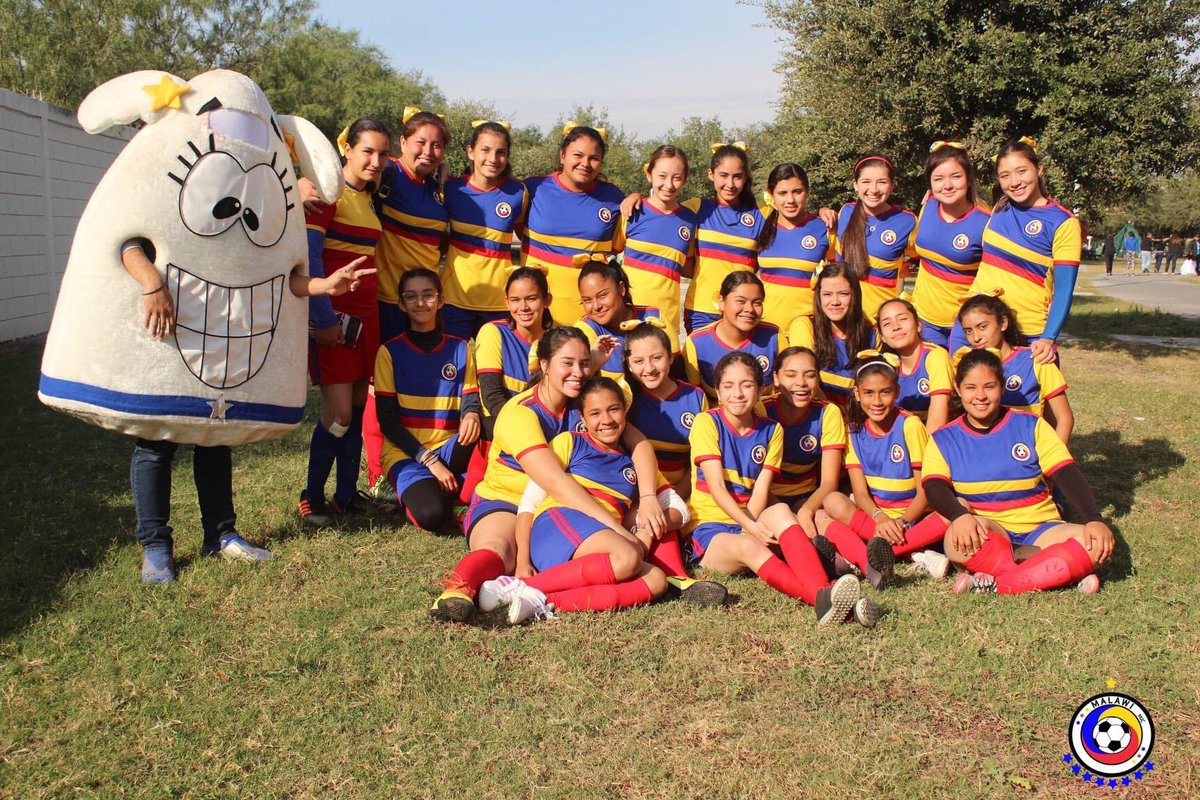 jocelyn_vera19's tweet photo. ✨Gracias por permitirme vivir momentos únicos y dejarme soñar en grande❤️💛💙 #21years #Makingitshine @cadenamalawi https://t.co/xQTPgy4P3r