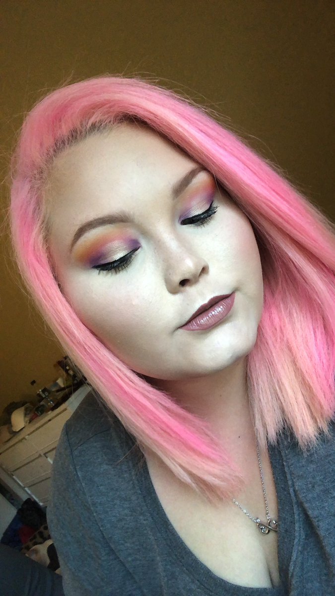 __jthomason's tweet photo. I’m just rlly proud of this look. #jamescharles #color #colorfullooks #makeup https://t.co/2n23Y6fmbb