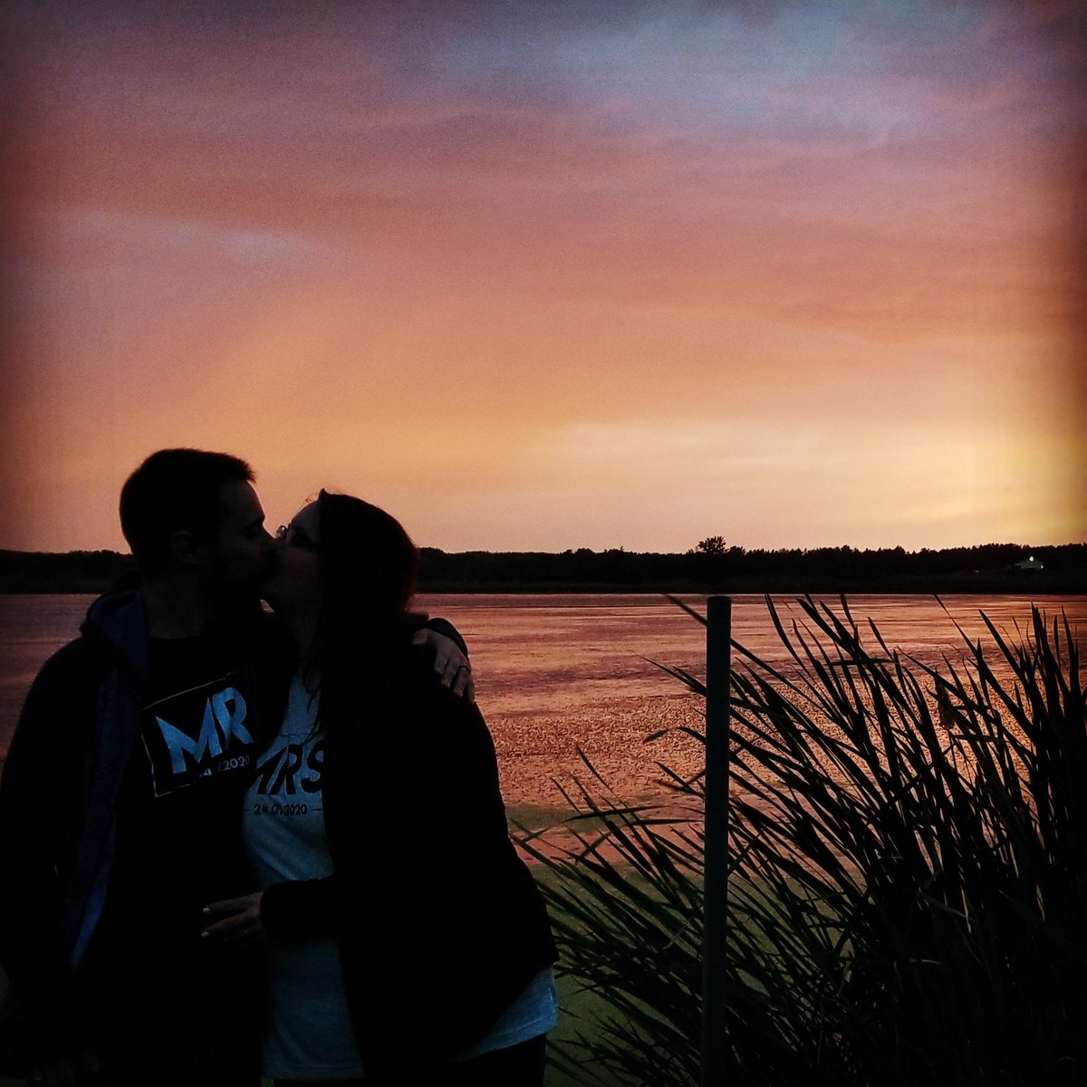 ceruchick's tweet photo. We have been married for 24 hours now and I couldn't be happier! Here's to many more sunsets together! 💙 https://t.co/fI4ndvq4Gh