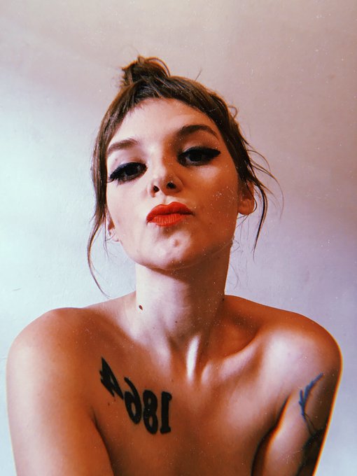 Doing a comedy show tonight. Follow me for free on Onlyfans! https://t.co/jFQUMR0cjn