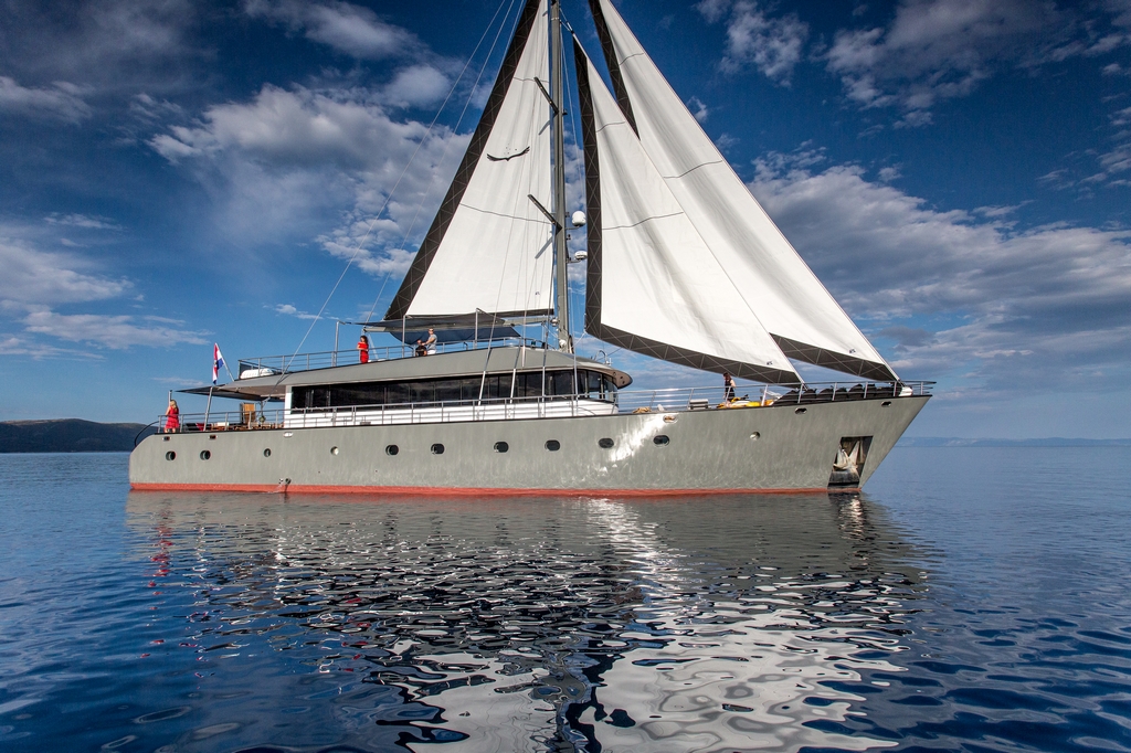 [ LUXURY SAILING YACHT ] 🥂

RARA AVIS is a brand new, 33 meters long custom made luxury sailing yacht, made to fulfill all your expectations and hopes for a relaxing on board vacation.

Interested in price? :) bit.ly/2XHnlvd