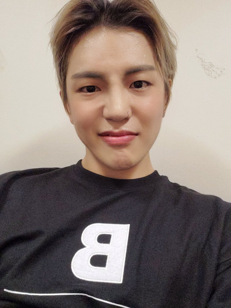 official_ACE7's tweet photo. [#에이스_동훈]
역시 여러분과 함께 해야 저희는 에이스인 거 같아요 
어제오늘 너무너무 행복했어요
언제 어디서든 초이스 편이야 난!
#초이스 #에이스 #CHOICE #ACE https://t.co/sI5GkApyu7
