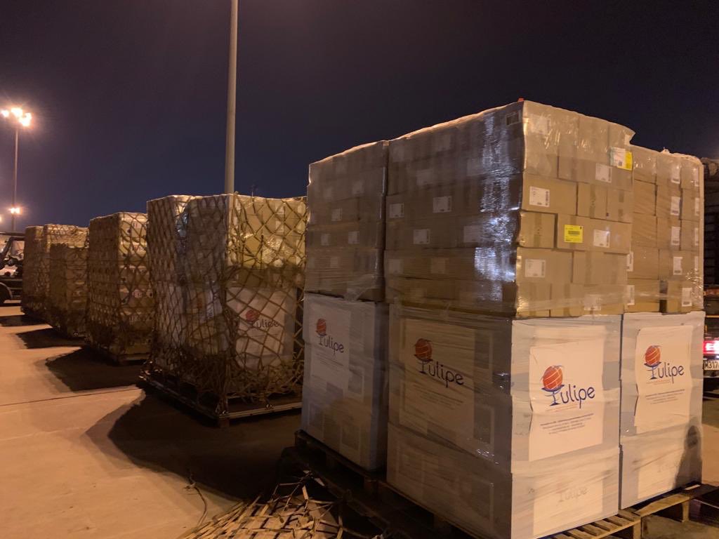 B_Foucher's tweet photo. Pont aérien et maritime ( huit vols et deux bateaux) pour une aide rapide et directe vers le #liban : personnels, médicaments, p. alimentaires de l’Etat mais aussi des entreprises, des filières agric. et des asso 🇫🇷. La solidarité se poursuit sans difficultés. #LaFranceagit ! https://t.co/mzRfAkVNwO