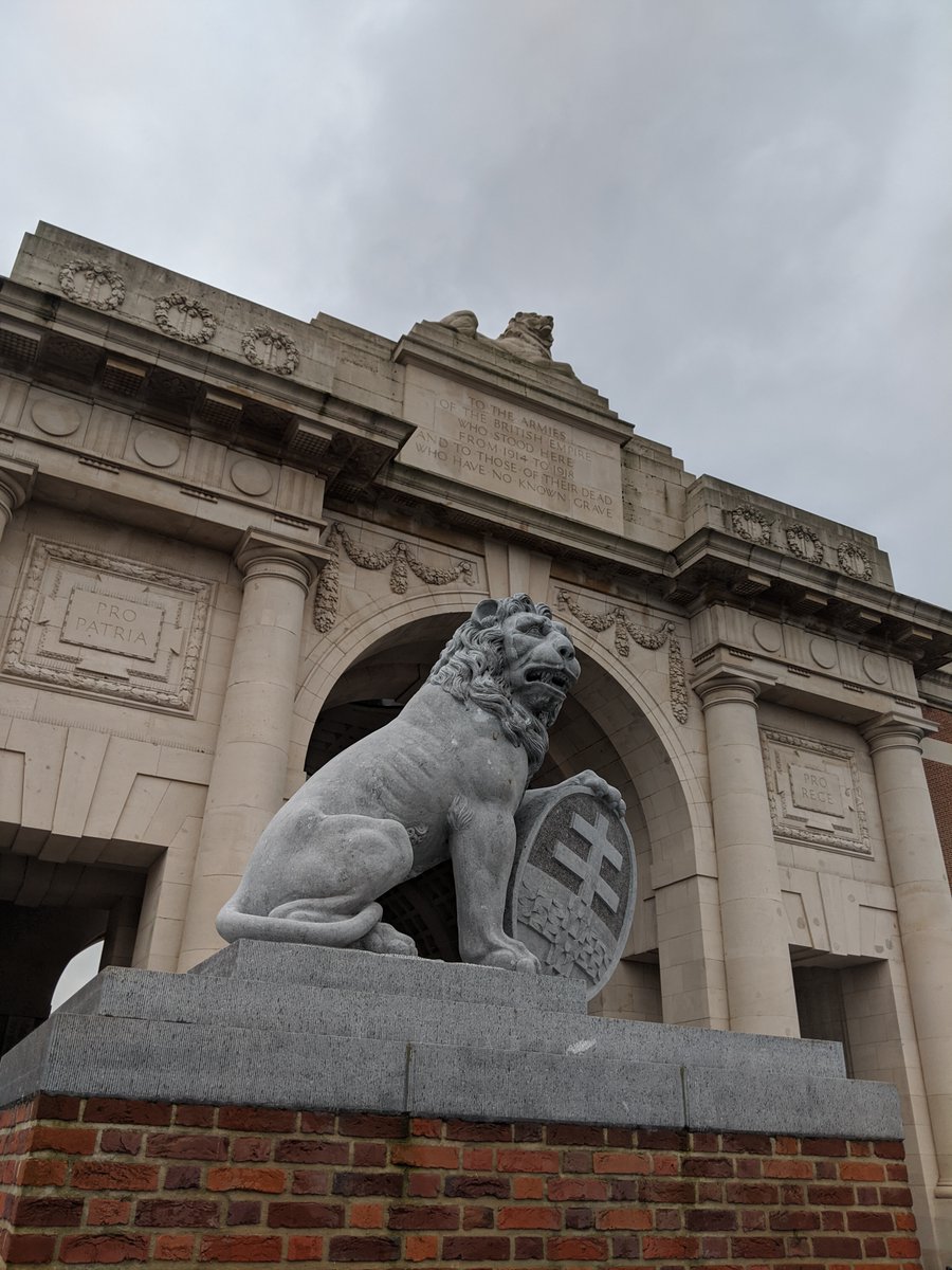 Continuing with my thread commemorating the men killed from my town during 3rd Ypres. One killed on this day:Pte Joseph Roberts - 35 years old - 1st/5th Bn Royal Warwickshire Regiment - Menin Gate Memorial  #WW1  #GWG