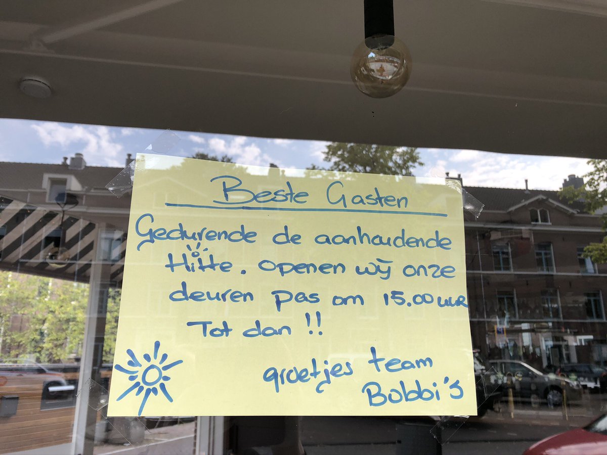 MonicaKeyzer's tweet photo. โ๏ธ#straattaal Westerstraat - Amsterdam.
#Bobbis #hitte #hittegolf #tropenrooster https://t.co/AkE5cIr3X6