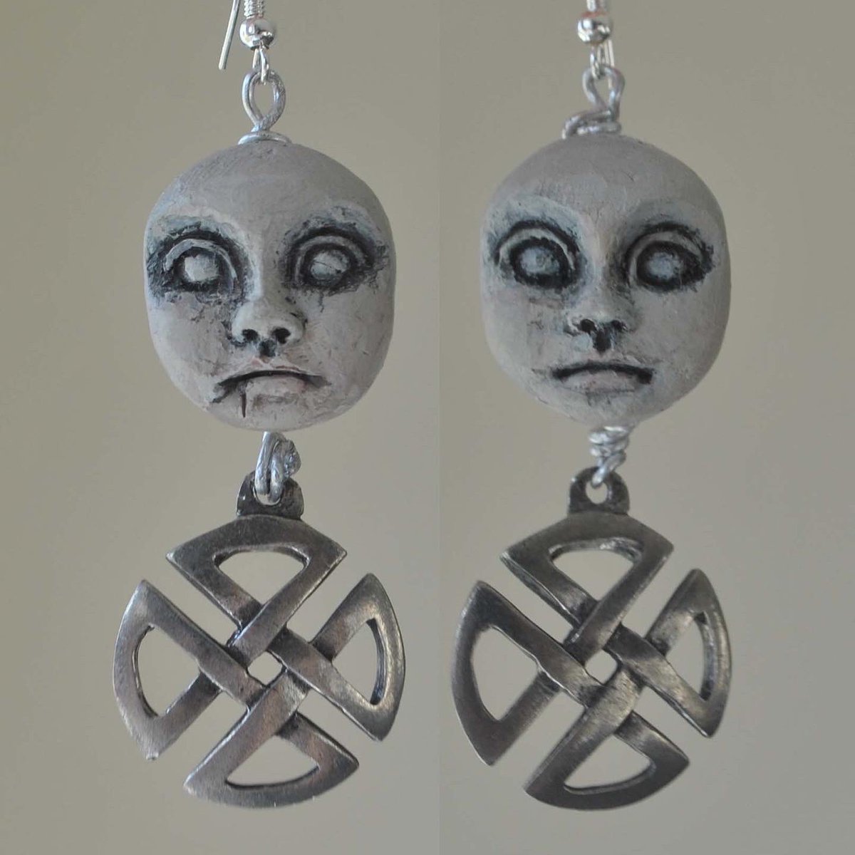 Doll face And Silver Celtic Charm Earrings..

etsy.com/uk/listing/838…

#artjewellery #folkart #etsyhandmade #creepyfaces #statementearrings #handsculpted #smallsculptures #dollheads #spiritdolls #handmadejewellery #polymerclaysculpture