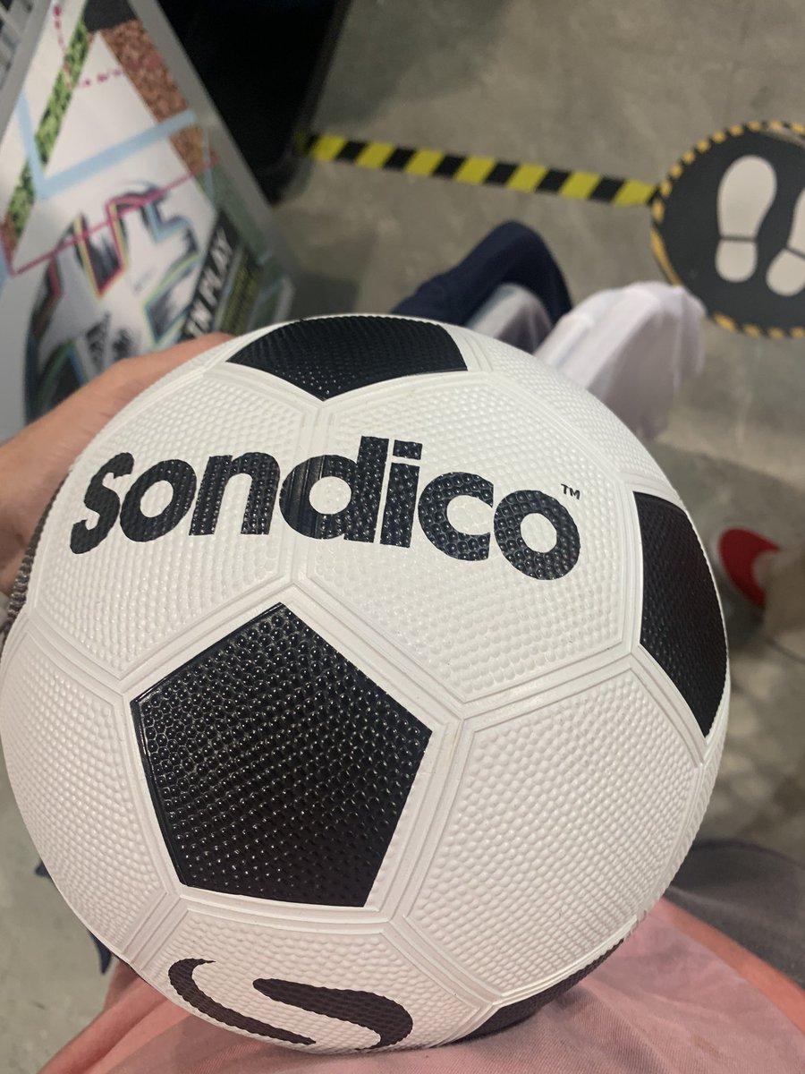 Bmc26Bryan's tweet photo. Sorest thing ever getting getting hit on the thigh on a winters morning with one of these! #leftamark https://t.co/5bqSa7ruDr