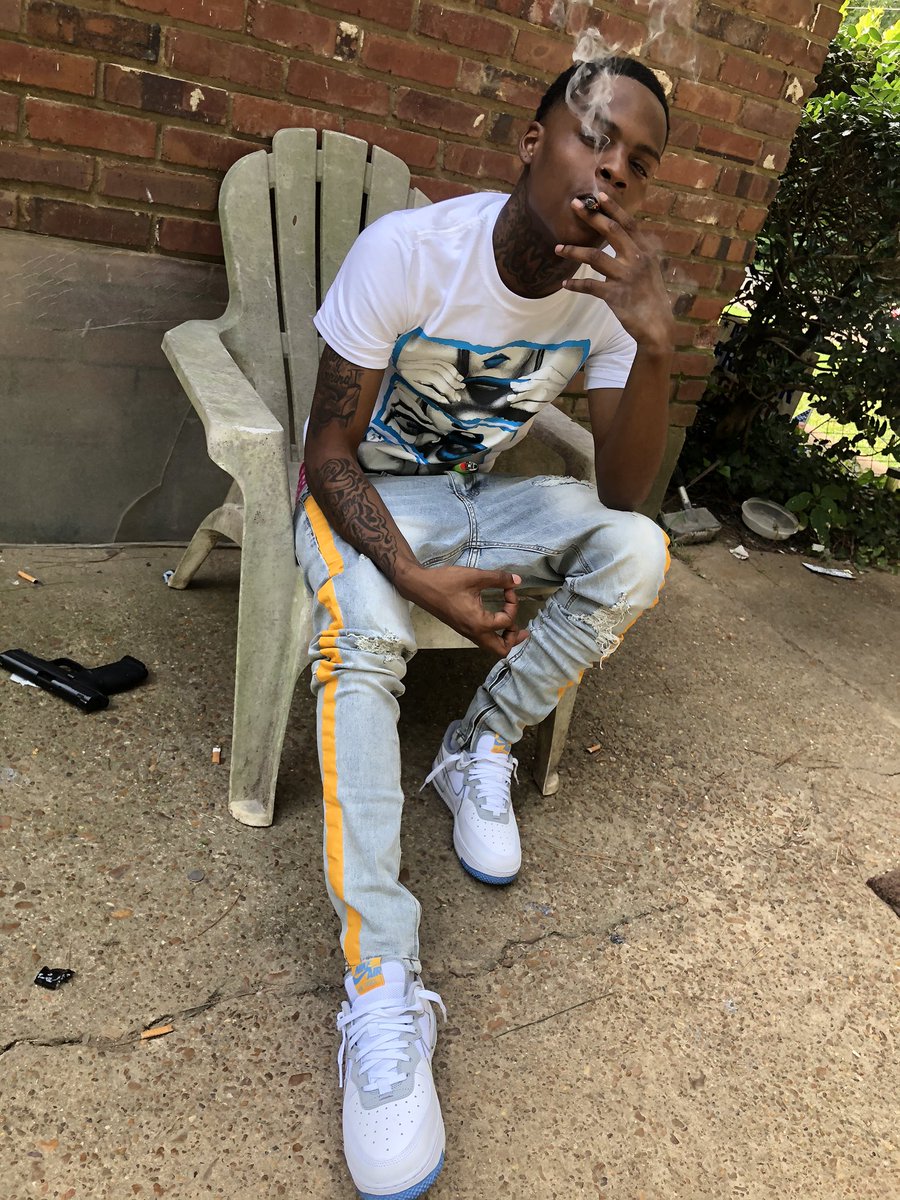 BlocnationMt's tweet photo. Ik im Allergic To Fake shit i get round these niggahs and get to Sneezing🤧🏚 #8double2s https://t.co/iSqD2WBIGN