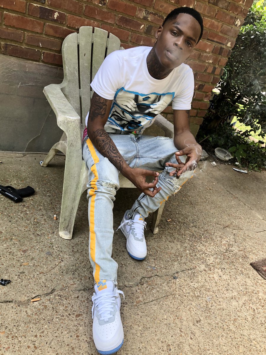 BlocnationMt's tweet photo. Ik im Allergic To Fake shit i get round these niggahs and get to Sneezing🤧🏚 #8double2s https://t.co/iSqD2WBIGN