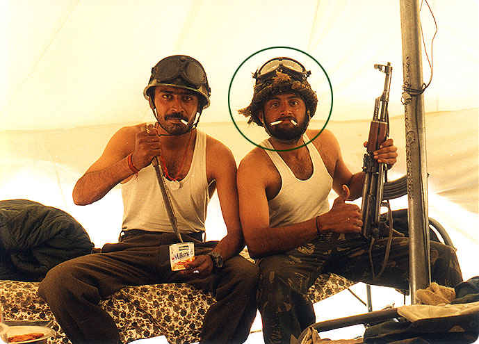 humansofiaf's tweet photo. @Thapar77Thapar "It would be my 21st trip. I go there every year. It is an unwritten covenant between Robin and I. He wished that I go and see the place where he fought." -@Thapar77Thapar 

Full story on https://t.co/EQCtdumf3J

#humansofiaf #KargilVijayDiwas #kargilheroes #kargilkeveer https://t.co/rEWJ5fq5Ii