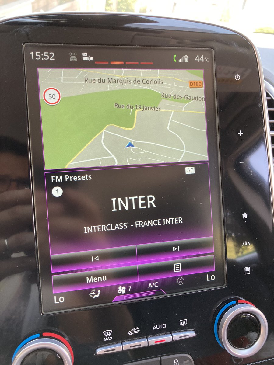 alexprigent's tweet photo. 44 degrés, une clim inopérante. Renault, des voitures à vivre :-) https://t.co/RLgQiaXBbs