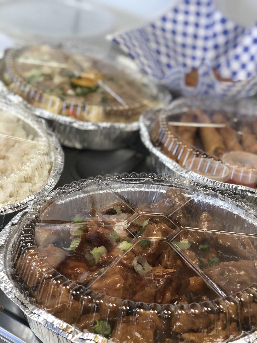 na_kain's tweet photo. Sunday Funday is here! 
Get your favorite Filipino food and share it with your love ones.
Our Family Bundle Meals are still available. $40 Comes with Rice, Pancit, 1 dozen lumpia, Banana lumpia and a choice of your meat; Chicken Teriyaki, Pork Adobo or Grilled Pork Belly. https://t.co/pV29V7liM6