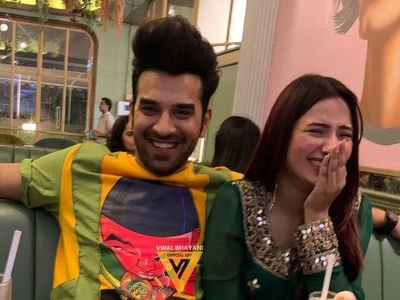sweeterplaceee's tweet photo. All smiles as always!!

#PahirasRingOutTomorrow https://t.co/Pjnj4RGc0O