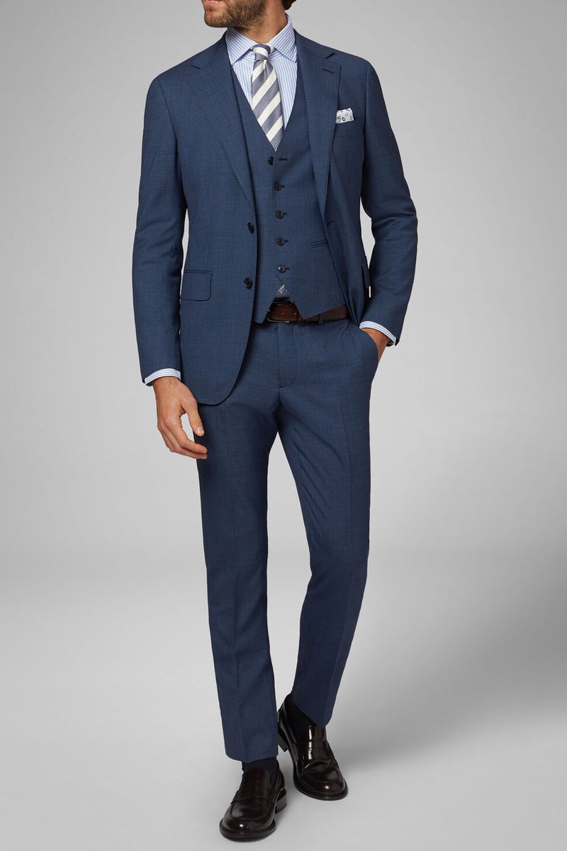 C'est à cette époque qu'est apparu le costume moderne. On remarque peu de différences avec une version datant de 2020.