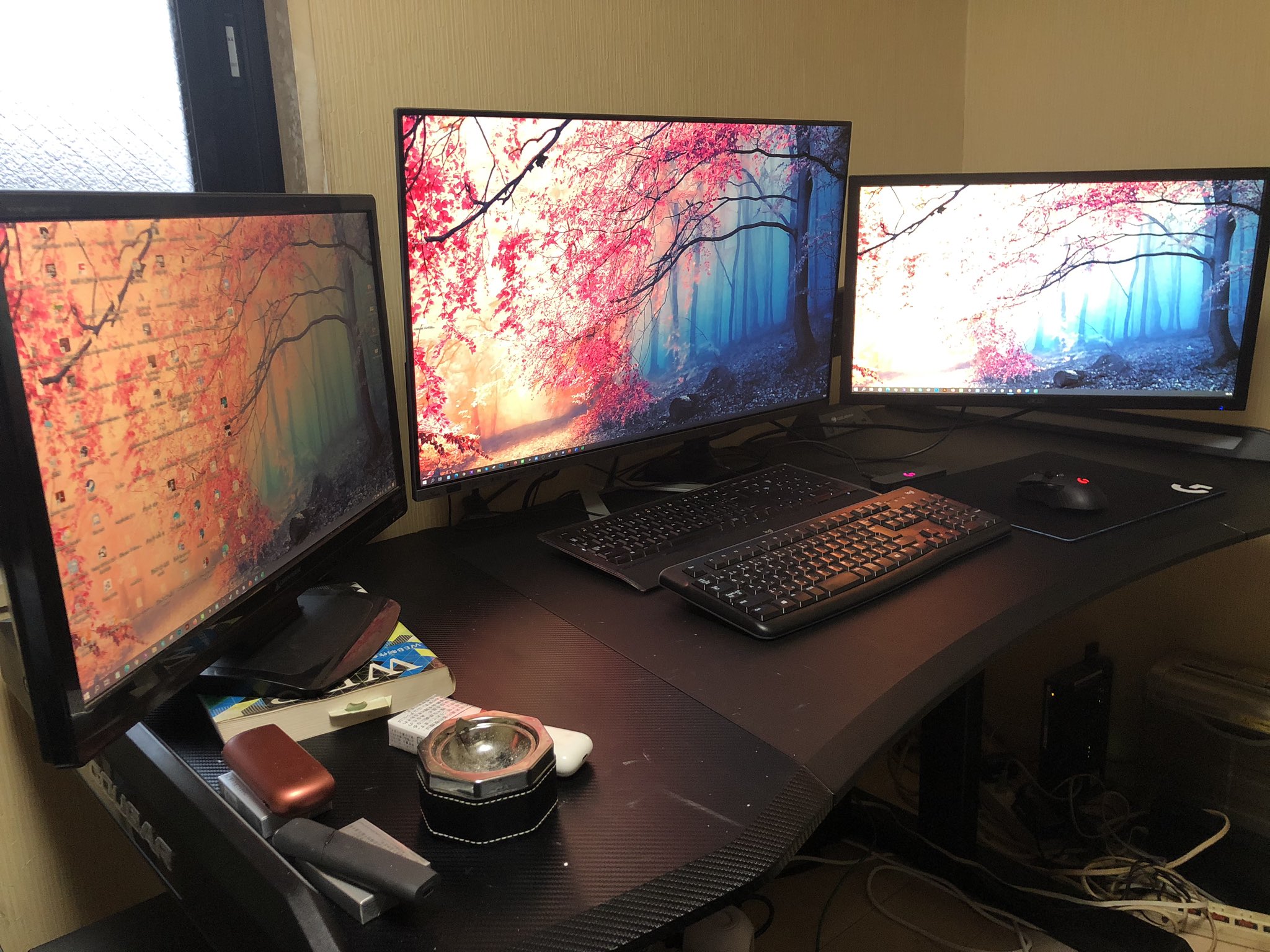 おぢ屋 Sushi おぢさん 32インチのメインモニターが届いたのでトリプルディスプレイ あとはキーボードと左モニター用のアームがきたらとりま完成かな トリプルディスプレイ ゲーム環境 T Co Mwkyqtv69v Twitter