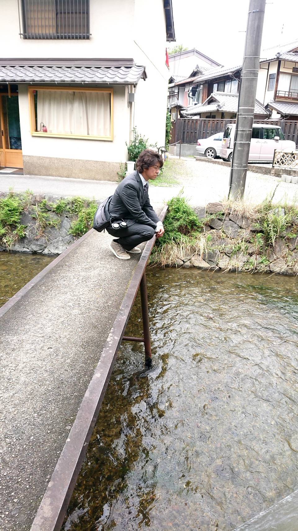 上川隆也 Staff 遺留捜査ではお馴染みになってきました細い橋 京都の川は水が綺麗で魚も泳いでます Staff1号 遺留捜査スペシャル 今夜21時放送 T Co Ievyfljz5v Twitter