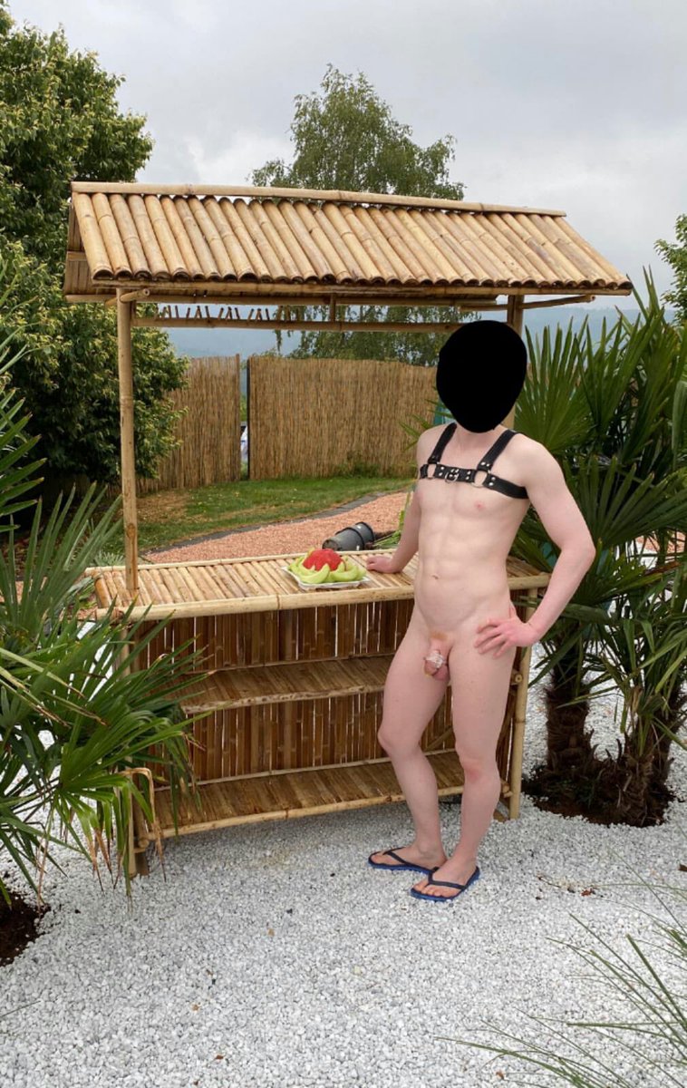 s2mm4u's tweet photo. My Master also enjoys freshly cut fruit during His vacation. https://t.co/PMi5UYtG7Y