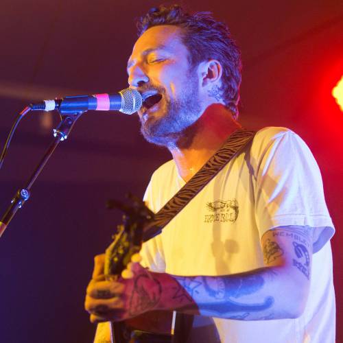 Music-News.com Frank Turner 'nearly cried' when stepping into a music venue again after months - #frankturnermusic @frankturner #frankturner dlvr.it/RdHkhD