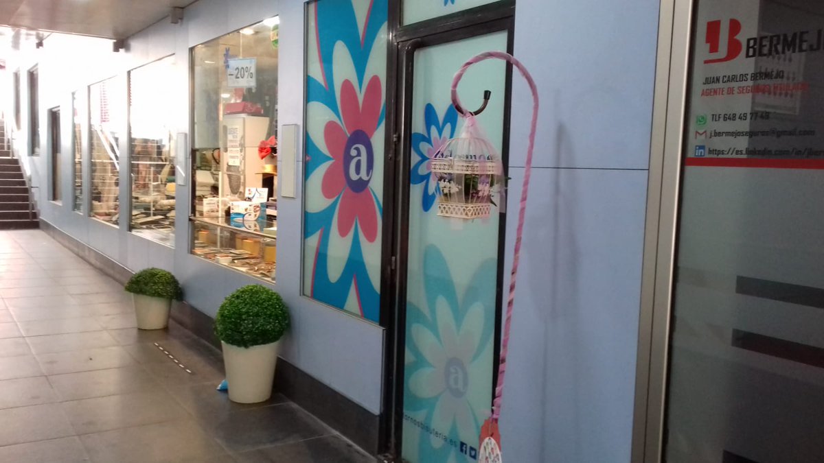 ampasalzillo's tweet photo. Solicitamos colaboración para conseguir un desfibrilador y otros elementos de primeros auxilios para nuestro centro educativo. Para ello podréis comprar pulseras Kukuxumusu  3e. En la tienda adornos bisuteria,quien agradeceremos su colaboración, proyecto https://t.co/9ObByKFrLn https://t.co/6QRIc6b7Jy