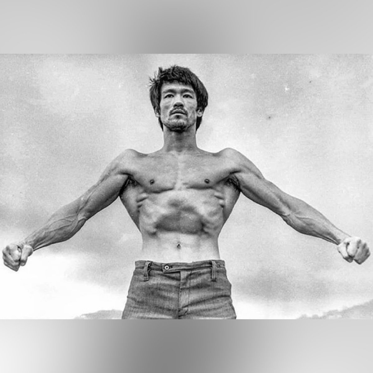 brucelee's tweet image. “Empty your cup so that it may be filled; become devoid to gain totality.”