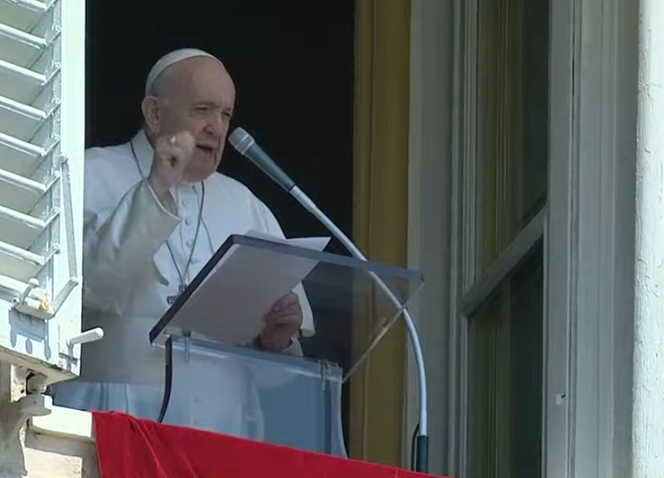 Cindy_Wooden's tweet image. #PopeFrancis: "When we have strong feelings of doubt and fear and we seem to be sinking, we must not be ashamed to cry out, like Peter: 'Lord, save me,' and to knock at the heart of God. It is a beautiful prayer!"