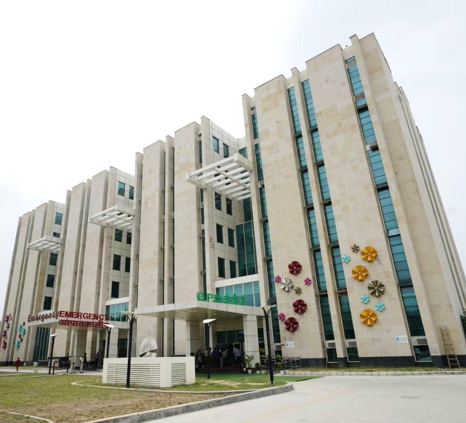 This is not a 5 Star Hotel This is a Delhi Govt Hospital inaugurated today by CM @ArvindKejriwal Proud of being an AAP supporter! RT if u agree