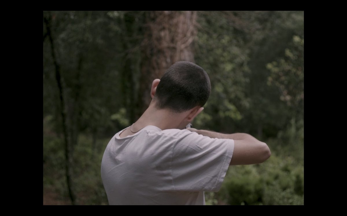 210. "El sitio de Otto" (Oriol Puig, 2019). Relato sobre la necesidad de convertirse en un outsider simplemente porque permanecer en el rebaño es miserable. La cinta acierta a retratar ese momento de transición donde todavía se sigue actuando por inercia aunque carezca de sentido