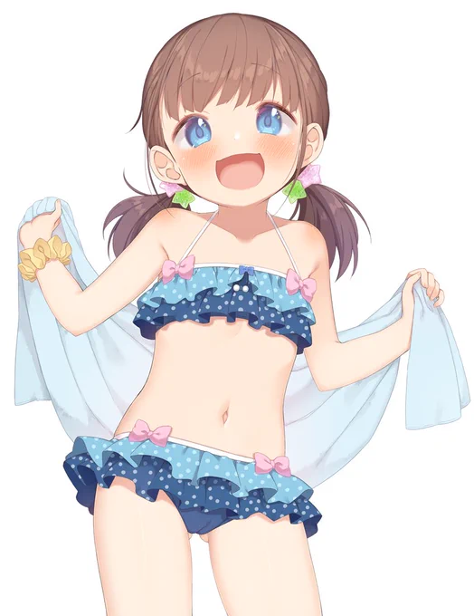 新しい水着を見せにきた女の子 