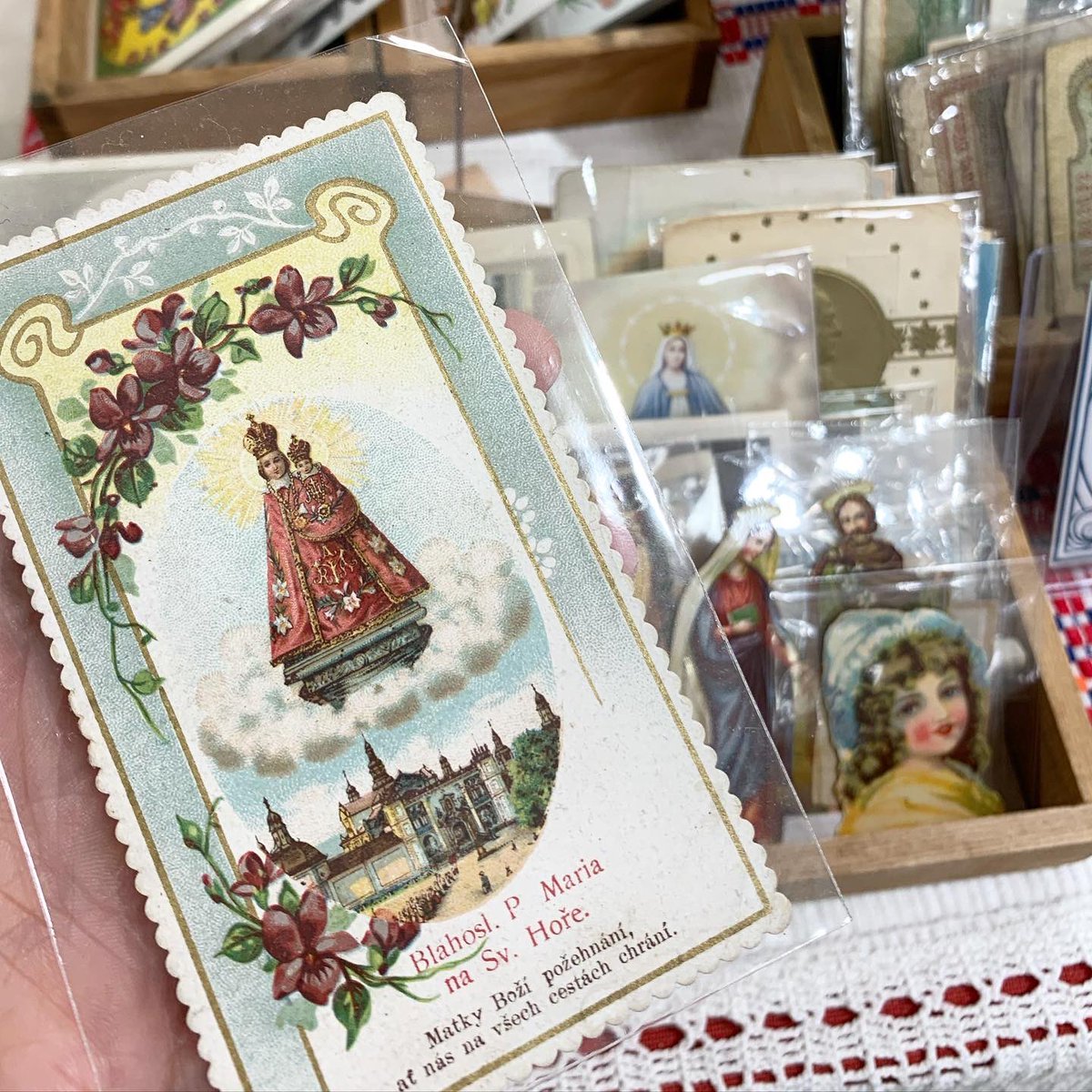Kolbenova On Twitter 東欧のホーリーカード キリストや聖母マリア その教会に所縁のある聖人が描かれたカードで教会 訪問時に信者の人達に渡されました 裏に日付や訪問時のことを記されたものもあって 1928年の物も 当時の信仰が感じられるアイテム
