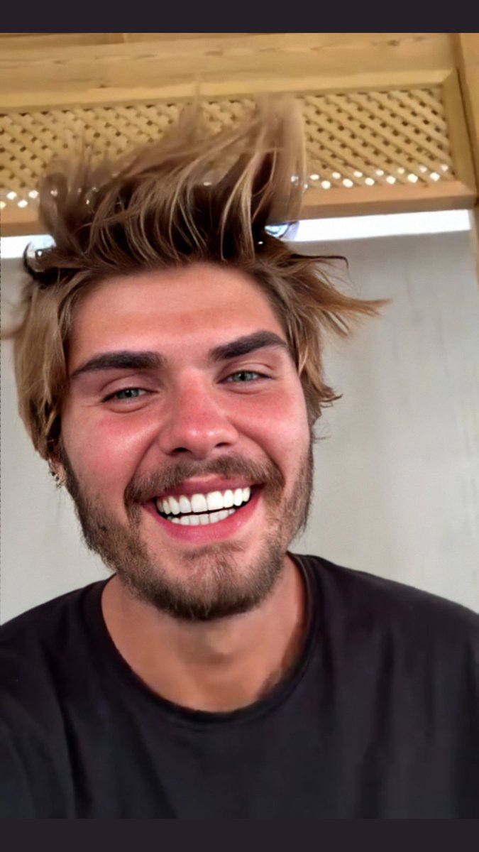 #Barismuratyağcı bu gülüş için yanan kavrulan bir sürü kişi var barisssss  #BırakmamSeni <a href="/TolgaBahceci/">Togi 🦅</a> <a href="/barismrtyagci/">Barış Murat Yağcı</a>