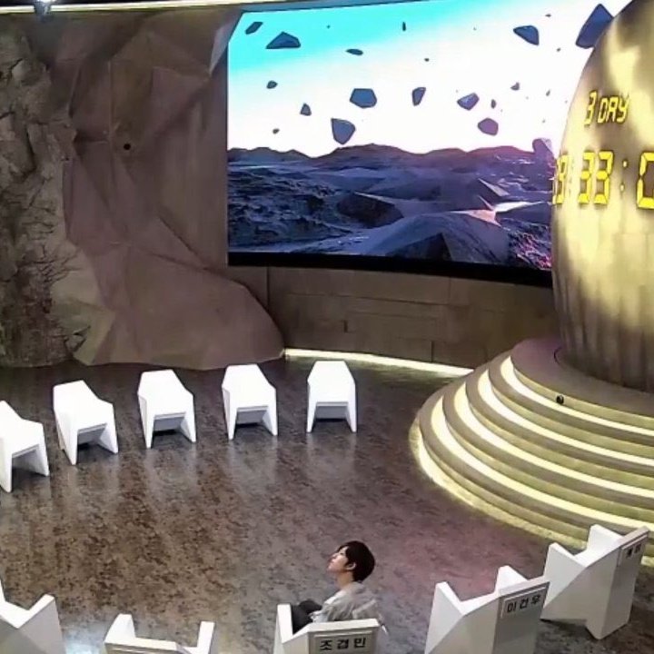 Kyungmin stans- literal angels in here - "my soft boiiiii"- pretty sparkly edits - uwus @ everything kyungmin #KYUNGMIN_ILAND