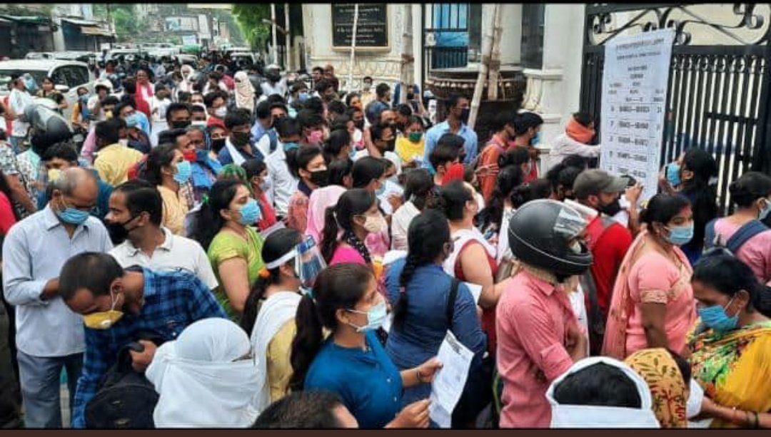 Drajaykumar124's tweet photo. #NTAPOSTPONEJEE_NEET A terrifying view of Exam center in this COVID19. The Gov is ready to kill the students,they prepare themselves to reduce the population of India.
*No Social Distancing🥺
*No Mask &amp; Sanitizers😷
It's not a good attitude @DrRPNishank . STUDENTS LIVES MATTERS. https://t.co/gjCskFRx8n