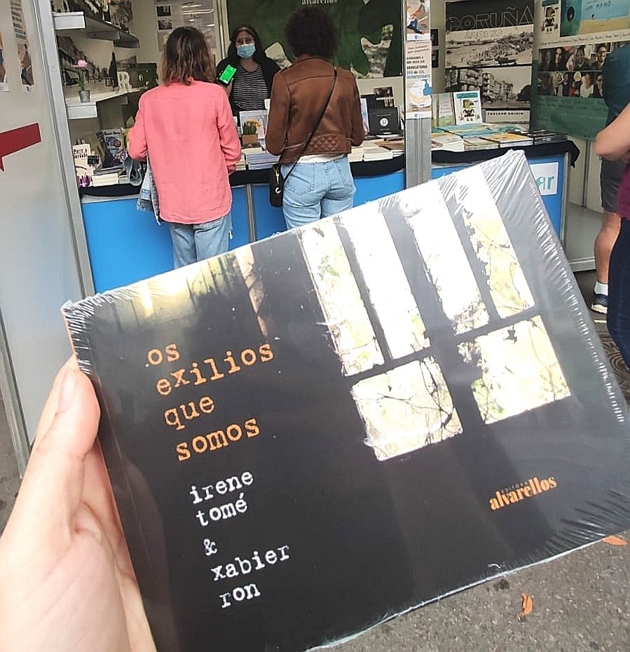 alvarellos_ed's tweet photo. O + vendido esta semana na nosa caseta da #feiradolibrocoruña 
1° As coleccións de fotografías históricas #ACoruñaAnos20, #ACoruñaAnos20(II) #ACoruñaAnos30. 
2° O fotopoemario de @irenetome e @XabierRon «Os exilios que somos». 3° Os «SeisPoemasGalegos» de #GarcíaLorca https://t.co/cEgKVrVFHz