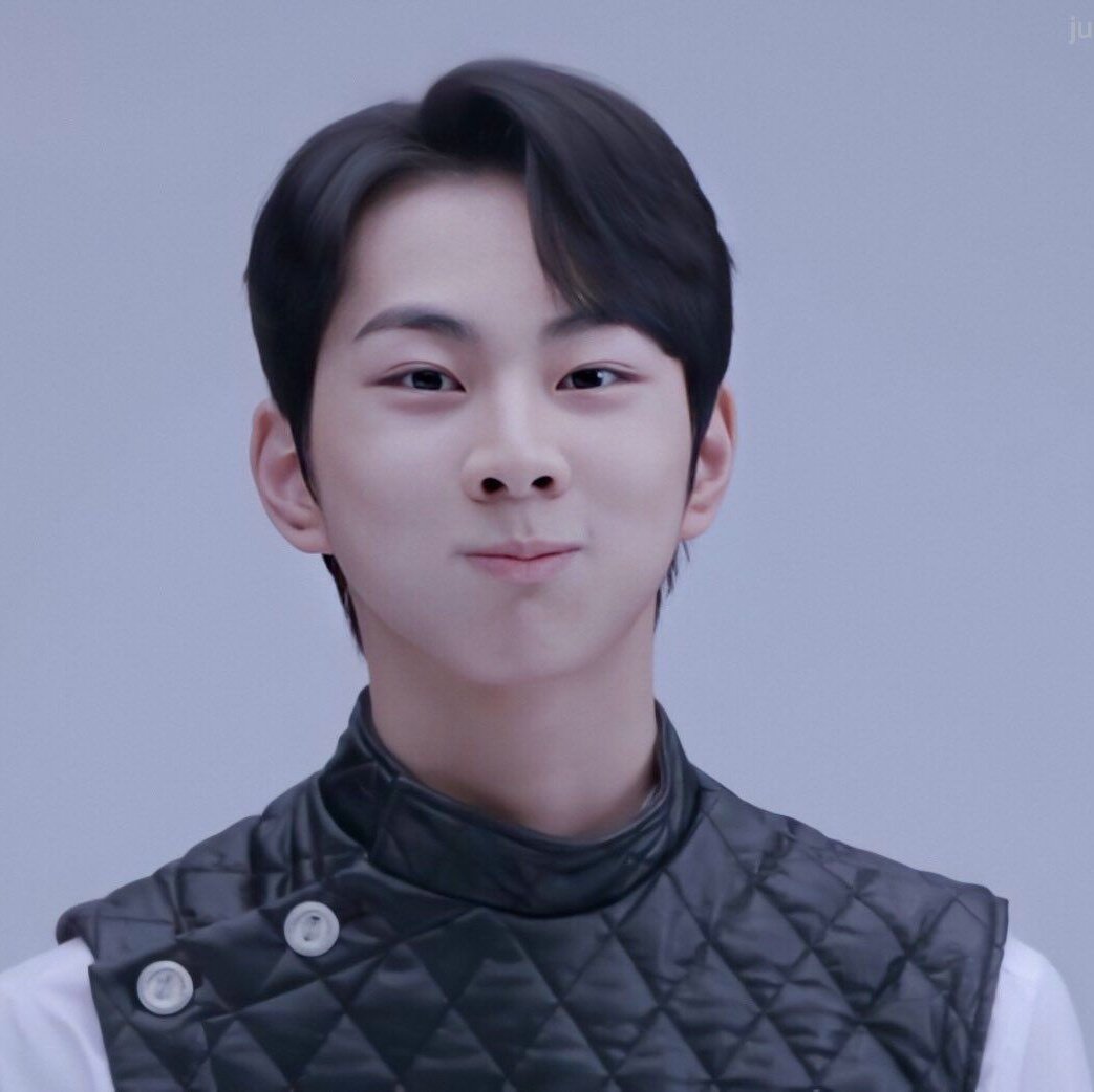 Jungwon stans- UWU SQUAD until Jungwon's on stage- cheek & dimple enthusiasts- "yeah im scared~" 24/7- "jay hyungg"- probably everyone tbh  #JUNGWON_ILAND