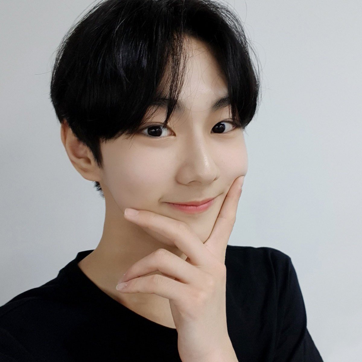 Jungwon stans- UWU SQUAD until Jungwon's on stage- cheek & dimple enthusiasts- "yeah im scared~" 24/7- "jay hyungg"- probably everyone tbh  #JUNGWON_ILAND