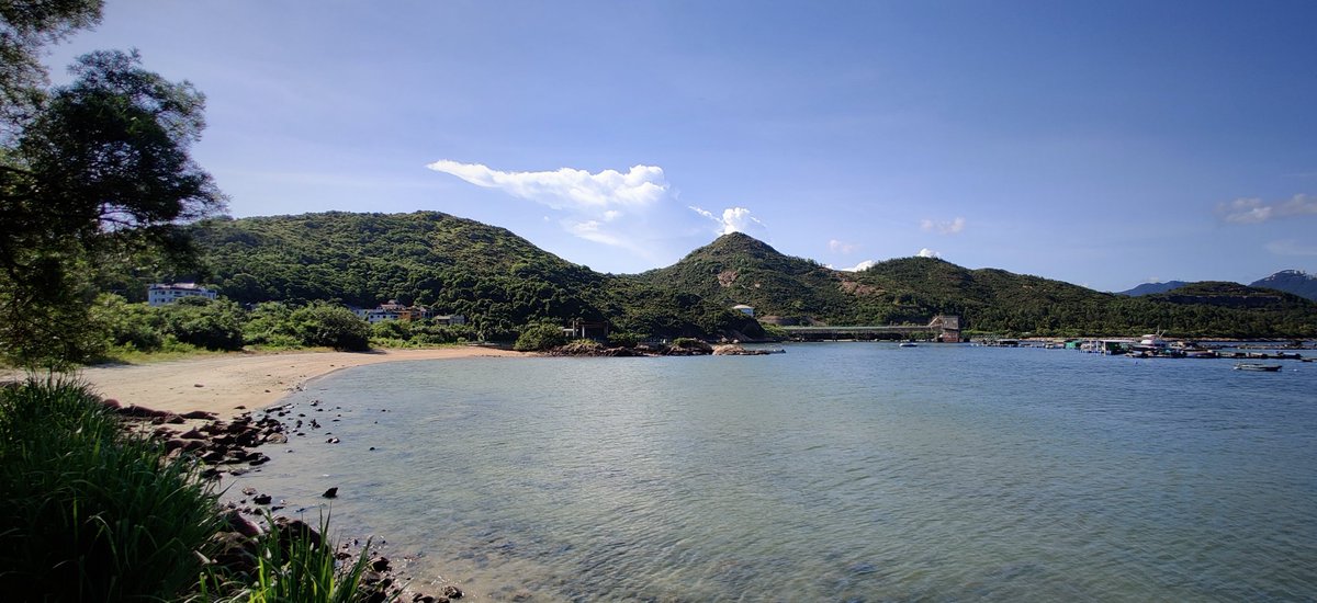 #4 Don't know what people think of when they think of  #HongKong, but here's a bit from a morning  #hike ...Lamma island, Hong Kong. https://maps.app.goo.gl/Koqfj54etfuTe98T6