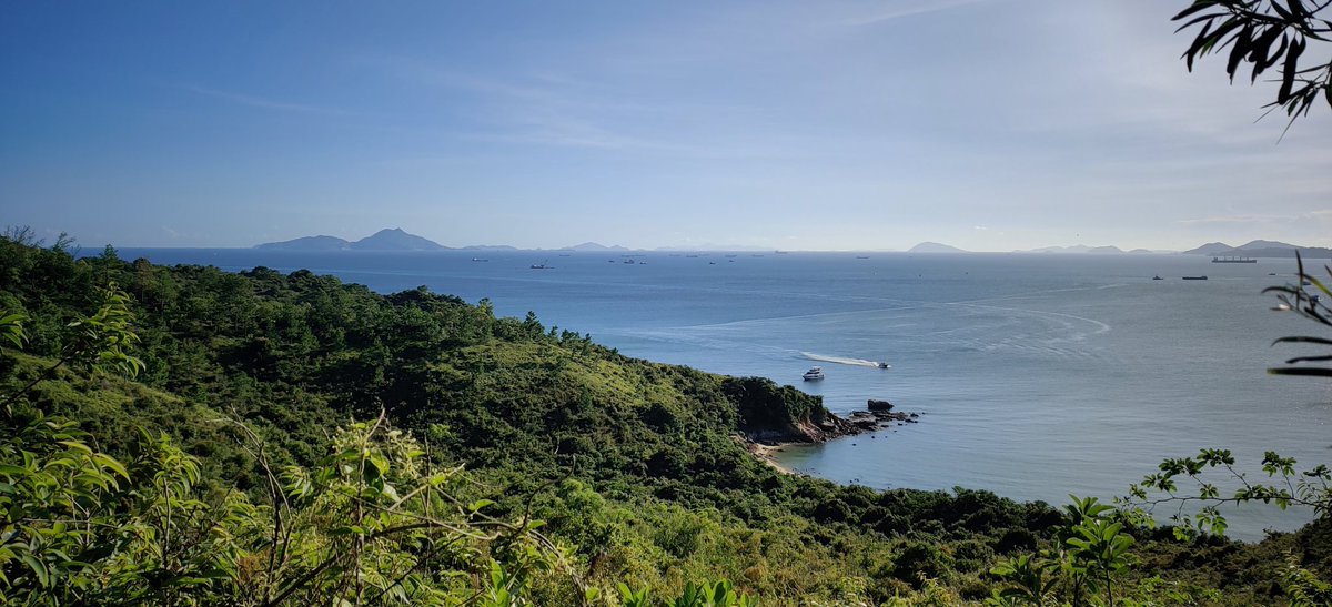 #4 Don't know what people think of when they think of  #HongKong, but here's a bit from a morning  #hike ...Lamma island, Hong Kong. https://maps.app.goo.gl/Koqfj54etfuTe98T6