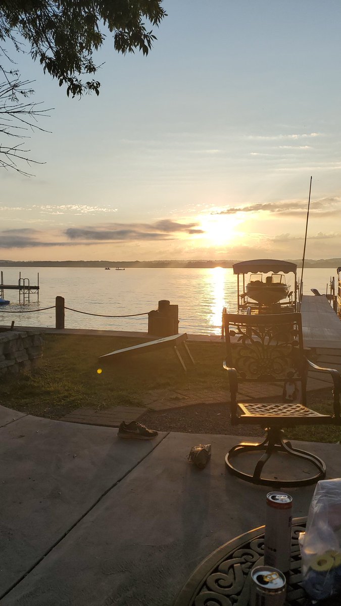 Good morning no matter what the world hands you the sun will always rise on a new day. Happy Sunday