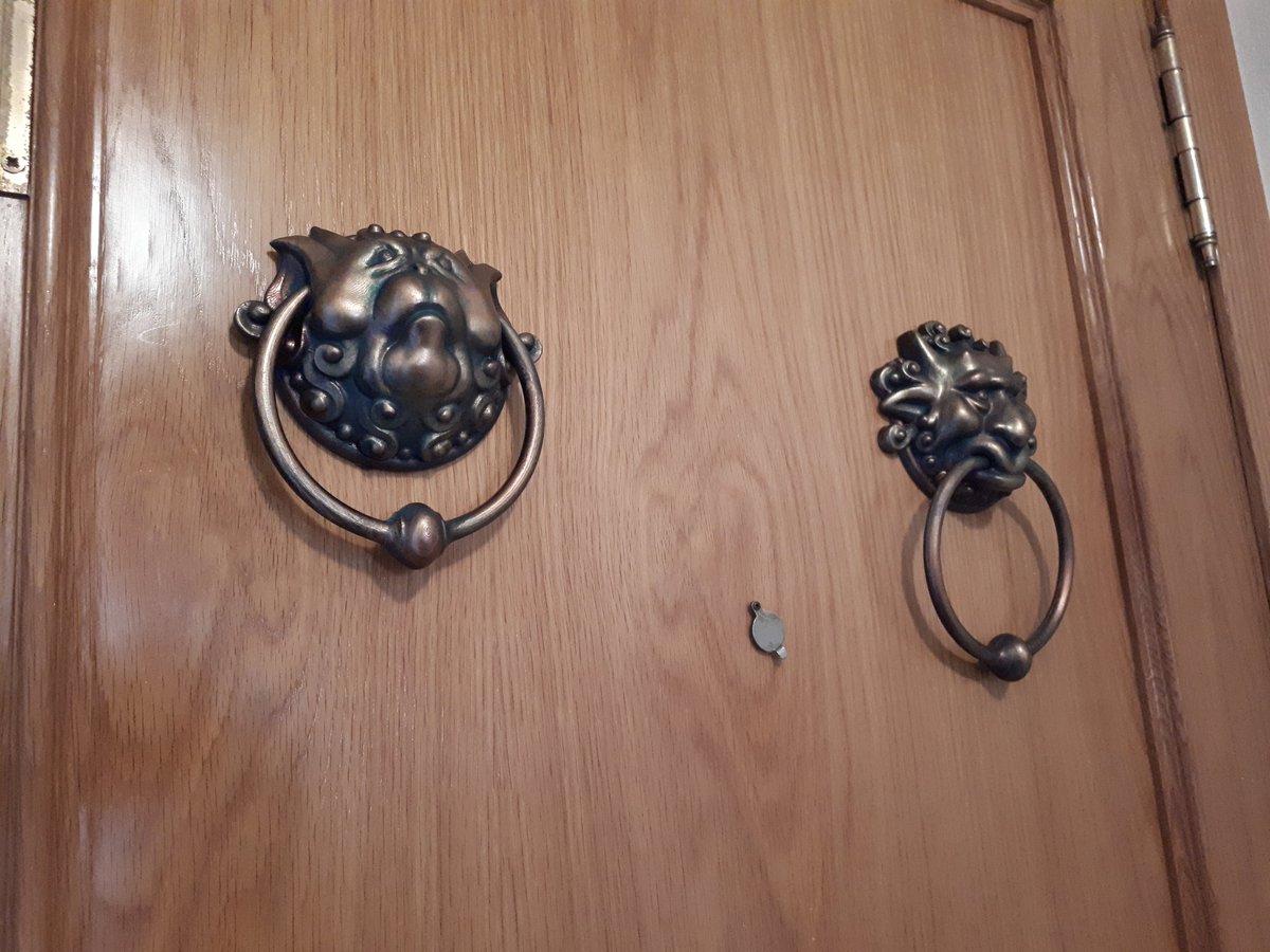 DarthVinci3D's tweet photo. Las aldabas están puestas en la casa de sus dueños! Esperamos que al rey goblin le gusten tanto como a nosotros!
The door knockers are already on its owner house! We hope the goblin king love it as much as we do!
#FotoDeCliente #Labyrinth #GoblinKing #doorKnockers #HandMade https://t.co/UMGlFedQ5O