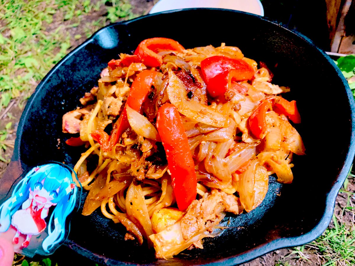 Masaぴさん على تويتر 今夜の晩御飯を紹介します 前菜 牛のラグーソースパスタ スープ ギトギト 夏野菜のチキンライス 肉料理 セブンのピザ デザート セブンのシュークリーム キャンプ飯ミクたゃ