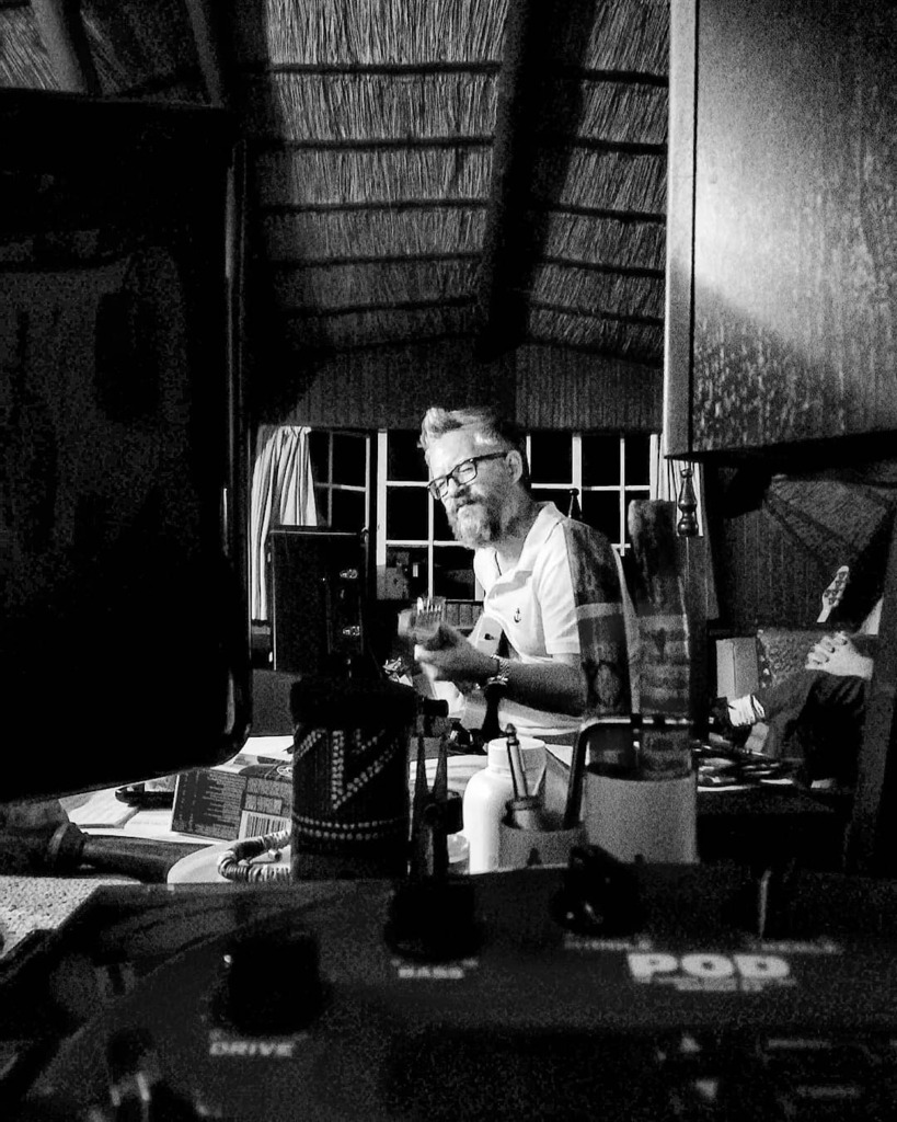 BroosDennill's tweet photo. Feeling the flow.
.
Stefan Vos, "Intent" session, Ralph's International House Of Tea, Randpark, Johannesburg.
.
#recordingstudio #recording #singersongwriter #singer #collaboration #intent #ralphmartin #stefanvos #guitar #guitarist #music #musician
.
St… https://t.co/hREfDnML4C https://t.co/qSDsnyAPnu
